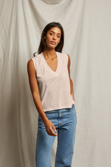 Backup: LUCY_OATMEAL_2835_f1dc57fe-14c5-43f5-b1a3-a9b6729b394a.jpg perfectwhitetee